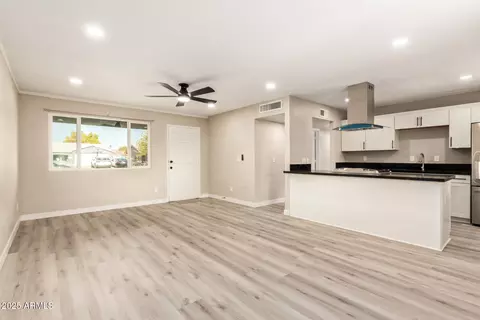 Living - 4240 N 73rd Ave, Phoenix, AZ 85033 photo 3 of 4