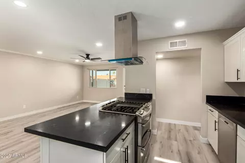 Kitchen - 4240 N 73rd Ave, Phoenix, AZ 85033 photo 2 of 4