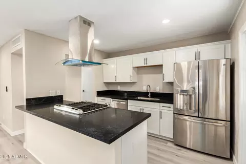 Kitchen - 4240 N 73rd Ave, Phoenix, AZ 85033 photo 4 of 4