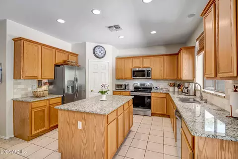 Kitchen - 3336 W King Dr, Anthem, AZ 85086 photo 2 of 2