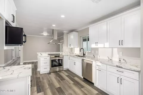 Kitchen - 6211 N 11th Ave, Phoenix, AZ 85013 photo 1 of 7