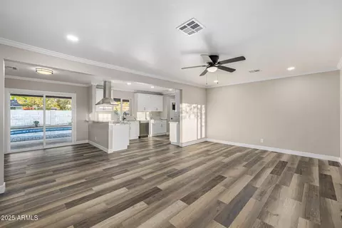 Living - 6211 N 11th Ave, Phoenix, AZ 85013 photo 2 of 4