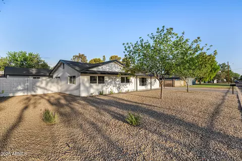 Exterior - 6211 N 11th Ave, Phoenix, AZ 85013 photo 4 of 19