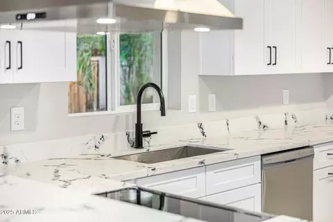 Kitchen - 6211 N 11th Ave, Phoenix, AZ 85013 photo 5 of 7