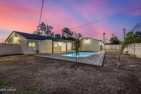 Exterior - 6211 N 11th Ave, Phoenix, AZ 85013 photo 10 of 19