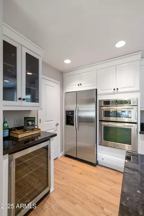 Kitchen - 3437 E Meadowbrook Ave, Phoenix, AZ 85018 photo 4 of 4