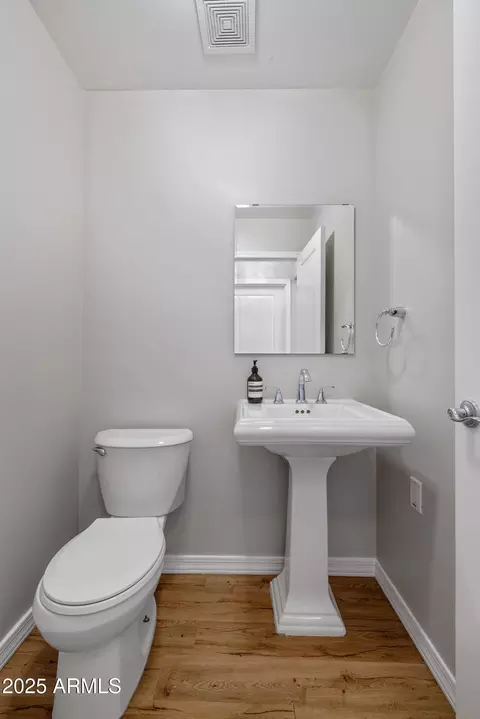 Bath - 3437 E Meadowbrook Ave, Phoenix, AZ 85018 photo 6 of 6