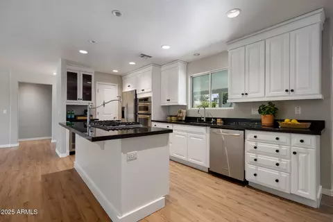 Kitchen - 3437 E Meadowbrook Ave, Phoenix, AZ 85018 photo 1 of 4