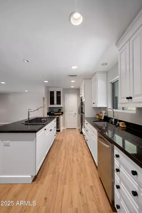 Kitchen - 3437 E Meadowbrook Ave, Phoenix, AZ 85018 photo 3 of 4