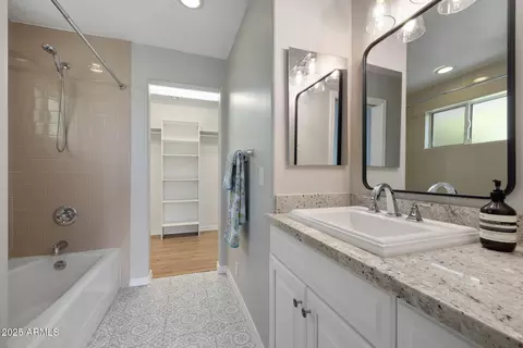 Bath - 3437 E Meadowbrook Ave, Phoenix, AZ 85018 photo 3 of 6