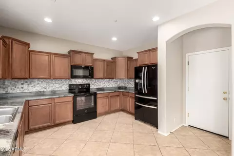 Kitchen - 1424 Elgin St, Gilbert, AZ 85295 photo 3 of 5