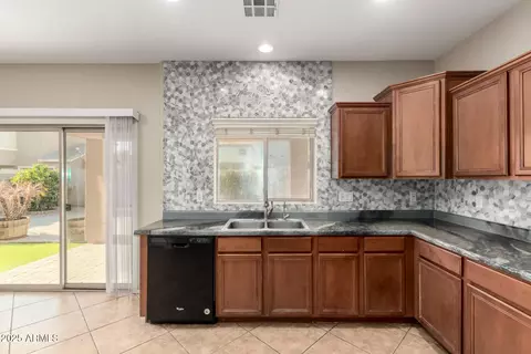 Kitchen - 1424 Elgin St, Gilbert, AZ 85295 photo 5 of 5