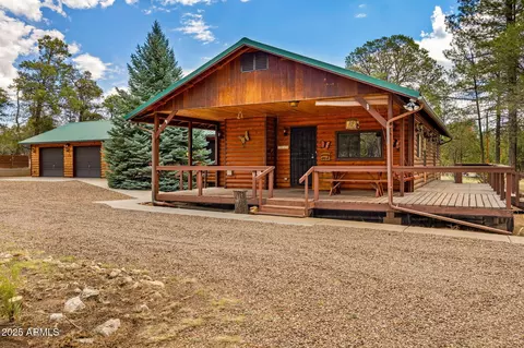2084 Indian Trl, Overgaard, AZ 85933