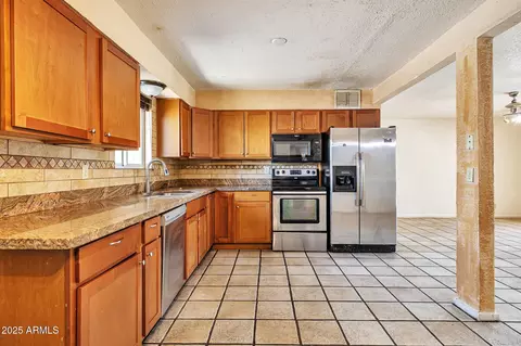 Kitchen - 1835 E Palmcroft Dr, Tempe, AZ 85282 photo 2 of 3