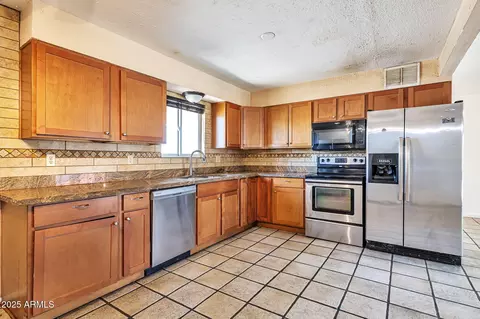 Kitchen - 1835 E Palmcroft Dr, Tempe, AZ 85282 photo 1 of 3
