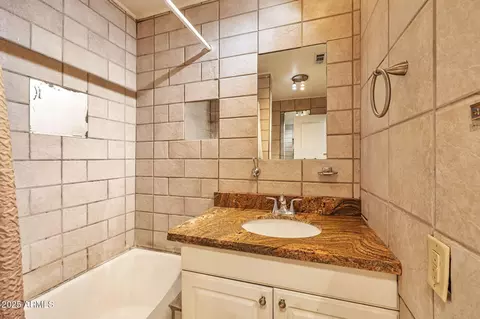Bath - 1835 E Palmcroft Dr, Tempe, AZ 85282 photo 1 of 4