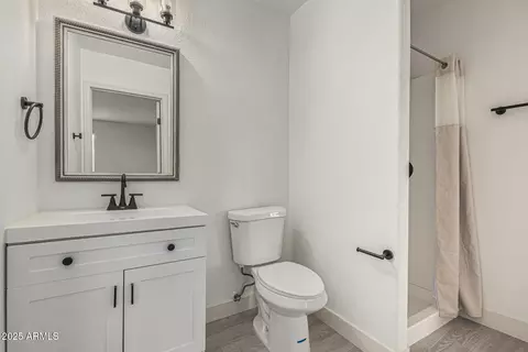 Bath - 1314 E Orange St, Tempe, AZ 85281 photo 4 of 4