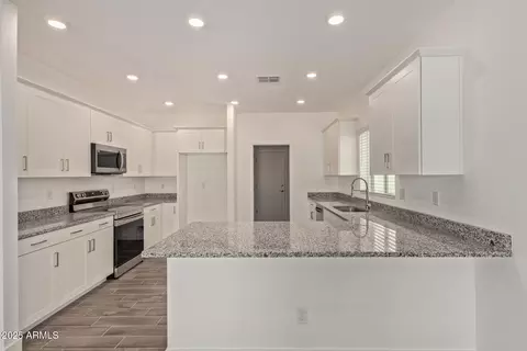Kitchen - 1565 N Pueblo Dr, Apache Junction, AZ 85120 photo 1 of 2