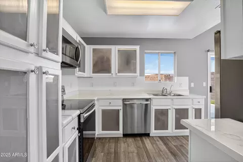 Kitchen - 5012 E Casper Rd, Mesa, AZ 85205 photo 4 of 4