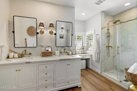 Bath - 4502 Exeter Blvd, Phoenix, AZ 85018 photo 1 of 4
