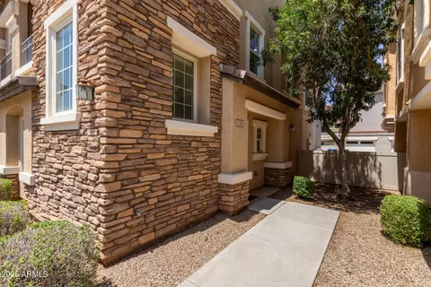 1386 S Sabino Dr, Gilbert, AZ 85296