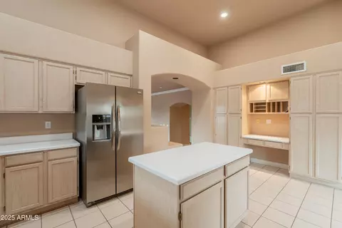 Kitchen - 753 E Mountain Sage Dr, Phoenix, AZ 85048 photo 5 of 6