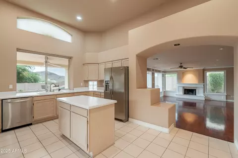 Kitchen - 753 E Mountain Sage Dr, Phoenix, AZ 85048 photo 1 of 6