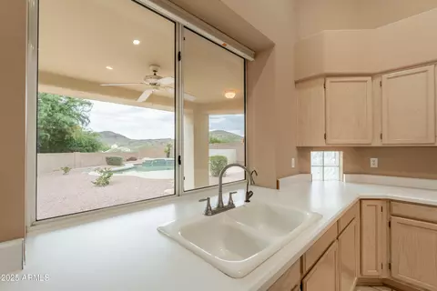 Kitchen - 753 E Mountain Sage Dr, Phoenix, AZ 85048 photo 6 of 6