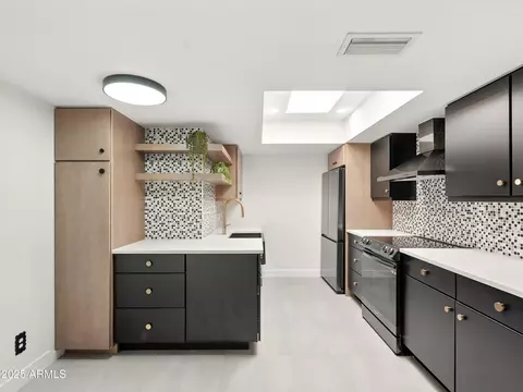 552 S Allred Dr, Tempe, AZ 85288
