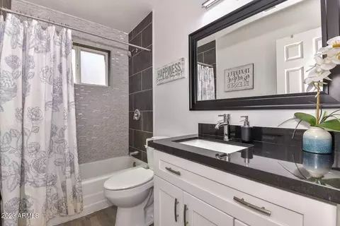 Bath - 1908 W Gardenia Dr, Phoenix, AZ 85021 photo 2 of 3