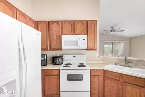 Kitchen - 2101 S Meridian Rd #403, Apache Junction, AZ 85120 photo 3 of 3