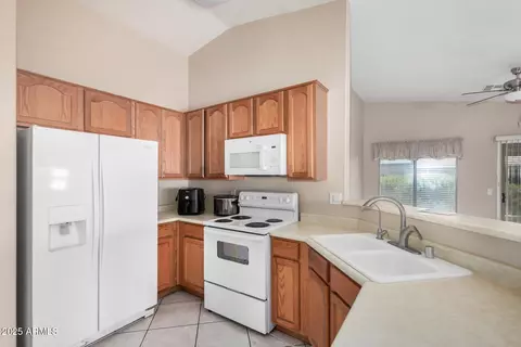 Kitchen - 2101 S Meridian Rd #403, Apache Junction, AZ 85120 photo 2 of 3