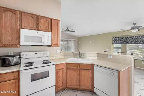 Kitchen - 2101 S Meridian Rd #403, Apache Junction, AZ 85120 photo 1 of 3