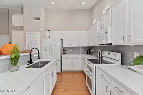 8026 W Hilton Ave, Phoenix, AZ 85043 photo 12