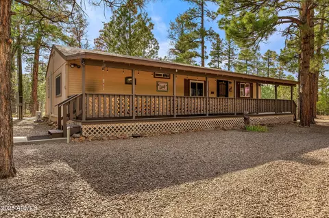 2710 Hooks Way, Overgaard, AZ 85933