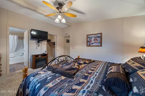 2710 Hooks Way, Overgaard, AZ 85933 photo 17