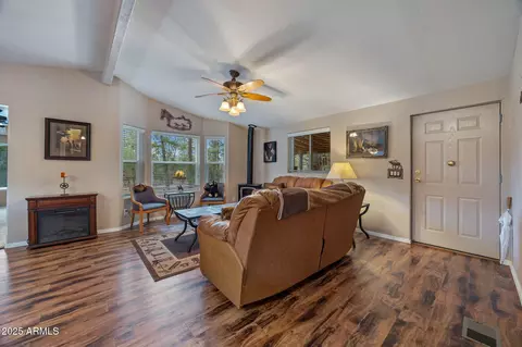 2710 Hooks Way, Overgaard, AZ 85933 photo 9