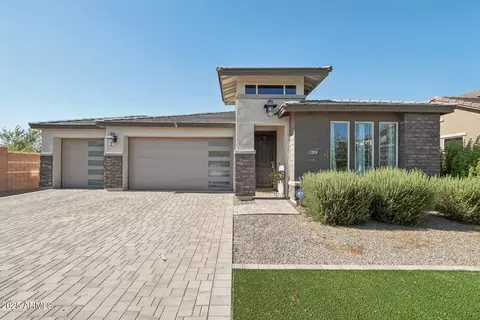 12018 W Luxton Ln, Avondale, AZ 85323