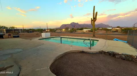 Exterior - 522 S Cortez Rd, Apache Junction, AZ 85119 photo 6 of 11