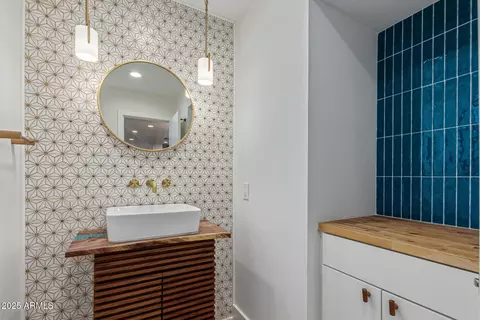 Bath - 1745 E San Juan Ave, Phoenix, AZ 85016 photo 1 of 4