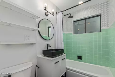 Bath - 1745 E San Juan Ave, Phoenix, AZ 85016 photo 4 of 4
