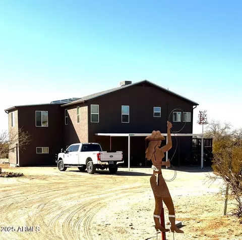 27230 S Coyote Trl, Congress, AZ 85332