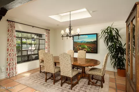 Dining - 4332 N 40th St, Phoenix, AZ 85018 photo 1 of 2