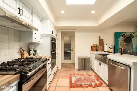 Kitchen - 4332 N 40th St, Phoenix, AZ 85018 photo 1 of 1