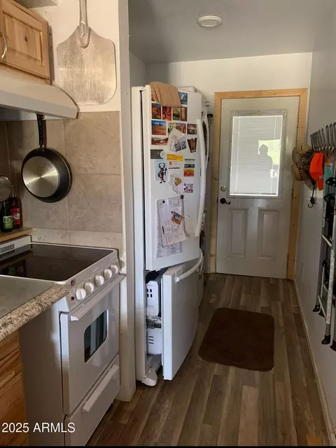 Kitchen - 3675 Pine Rim Dr, Overgaard, AZ 85933 photo 2 of 2