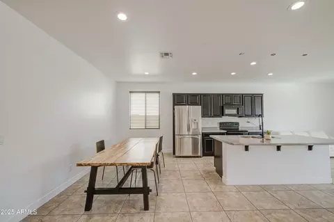 929 E Overlin Ln, Avondale, AZ 85323 photo 6