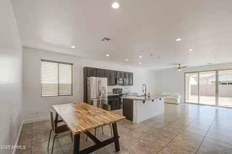 929 E Overlin Ln, Avondale, AZ 85323 photo 5