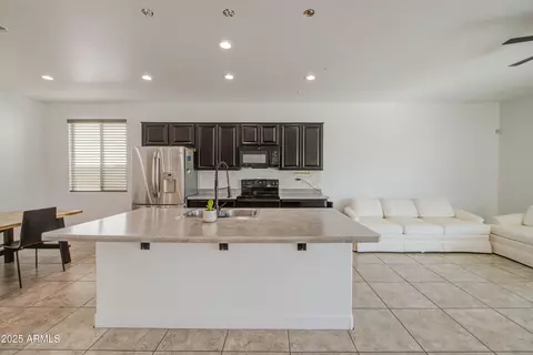 929 E Overlin Ln, Avondale, AZ 85323 photo 10
