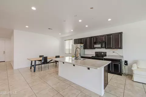 929 E Overlin Ln, Avondale, AZ 85323 photo 11
