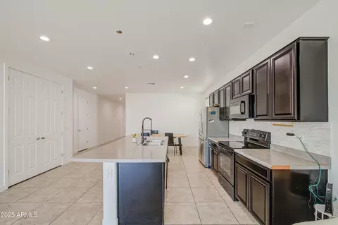 929 E Overlin Ln, Avondale, AZ 85323 photo 12